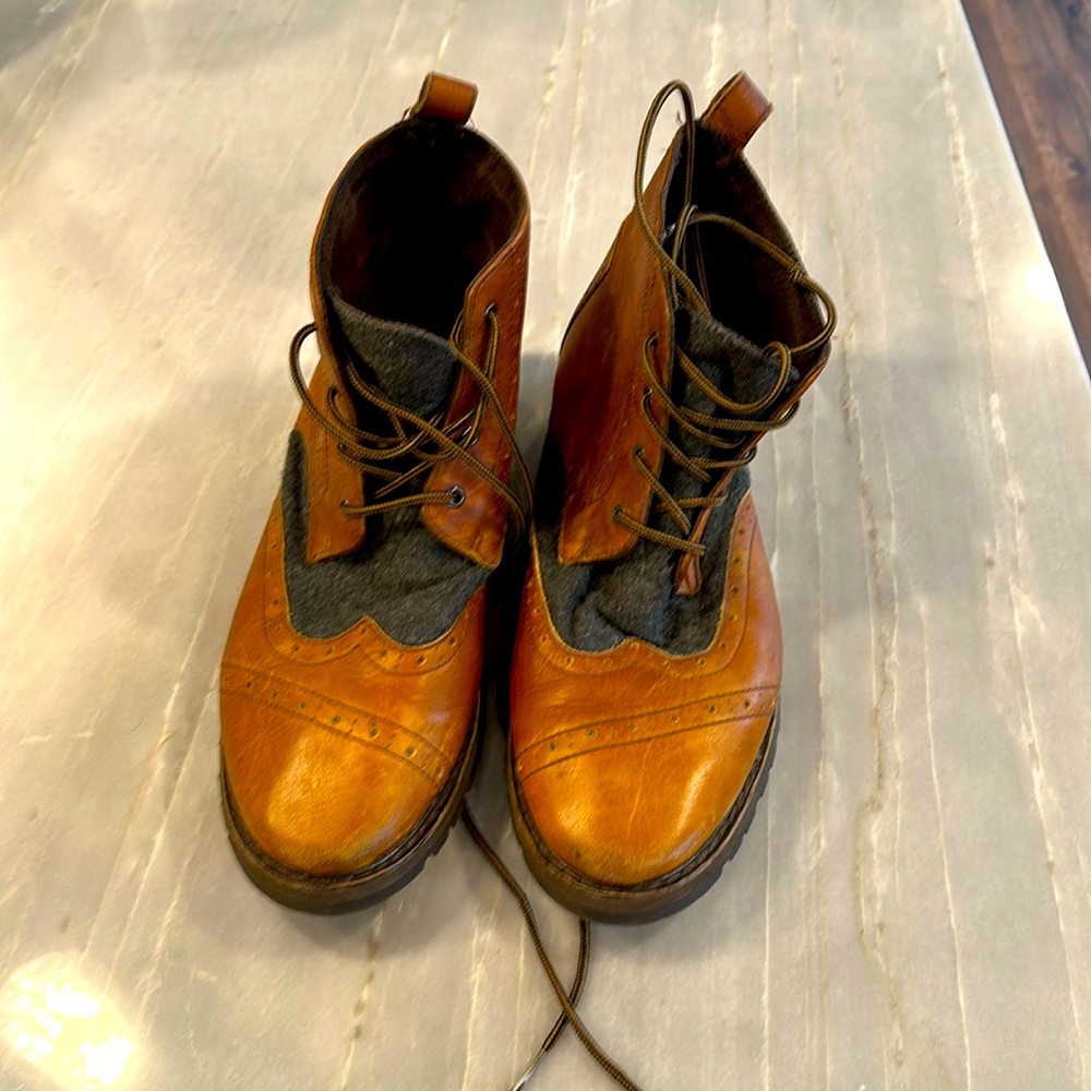 Men’s Toms Leather Boots. Size 11 Gorgeous color, excellent condition.
